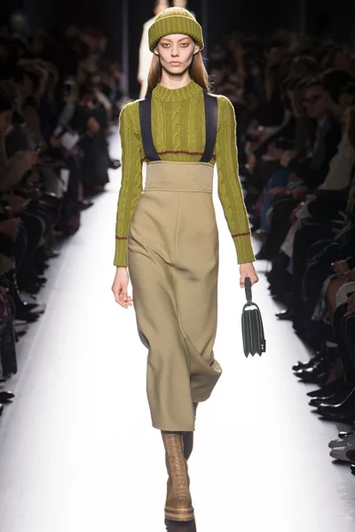 Look 25